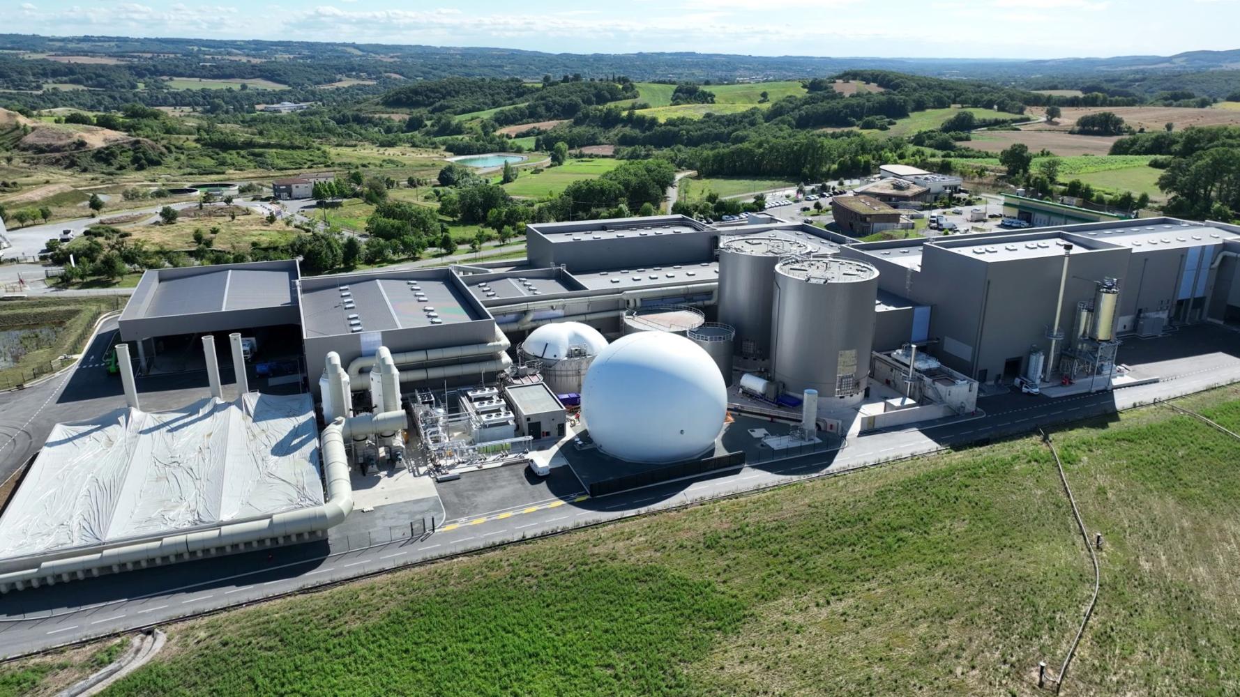 Vue aérienne de l' usine de tri/valorisation des déchets à Labessière-Candeil